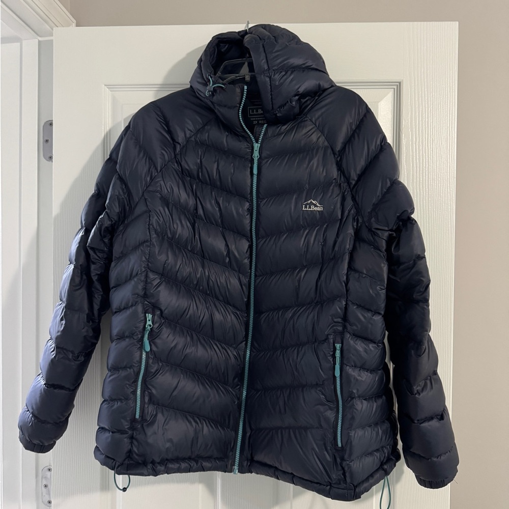 L.L. Bean Women's Ultralight 850 Down Hooded Jacket